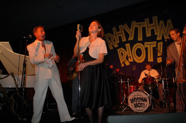 min 2006 11 25 riot 826